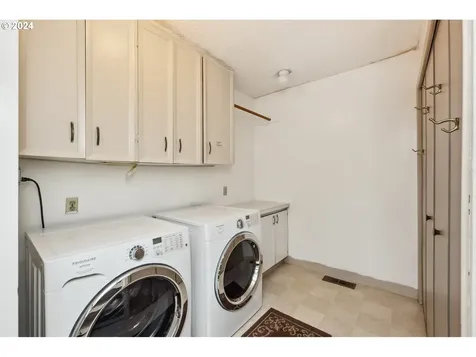 6920 SW 2nd Avenue Portland OR 97219