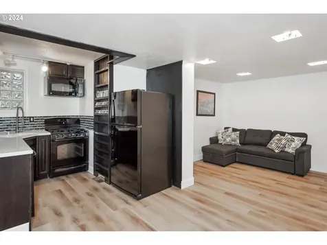 6920 SW 2nd Avenue Portland OR 97219