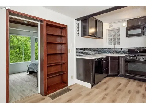 6920 SW 2nd Avenue Portland OR 97219