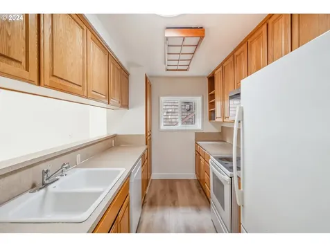 6920 SW 2nd Avenue Portland OR 97219