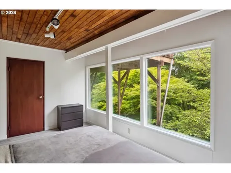 6920 SW 2nd Avenue Portland OR 97219