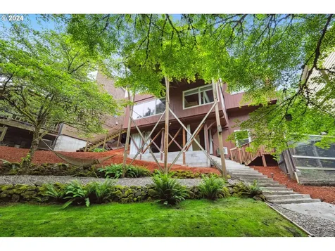 6920 SW 2nd Avenue Portland OR 97219