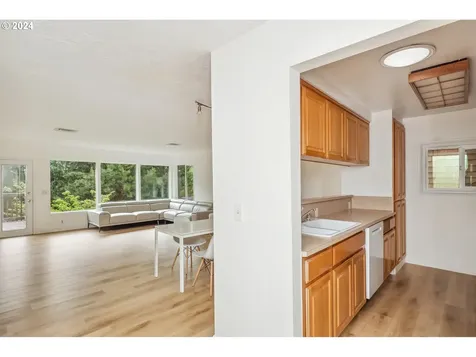 6920 SW 2nd Avenue Portland OR 97219