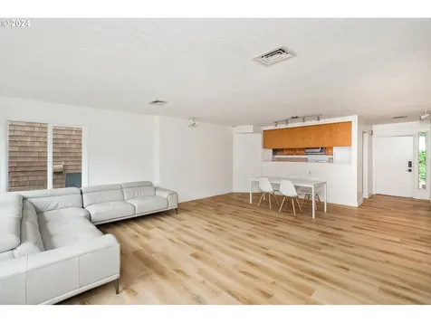 6920 SW 2nd Avenue Portland OR 97219