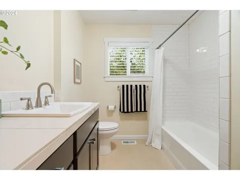4710 SW 47th Avenue Portland OR 97221