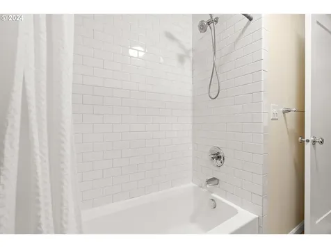 4710 SW 47th Avenue Portland OR 97221