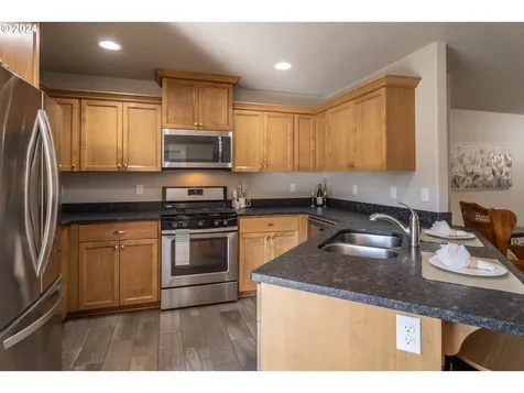 977 Forest Heights Street Sutherlin OR 97479