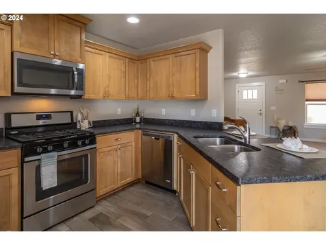 977 Forest Heights Street Sutherlin OR 97479