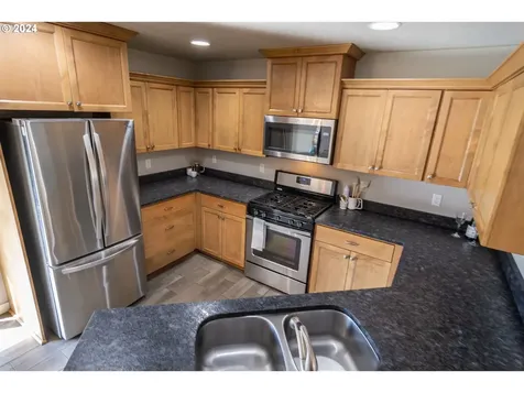 977 Forest Heights Street Sutherlin OR 97479