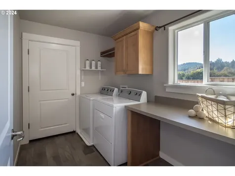 977 Forest Heights Street Sutherlin OR 97479