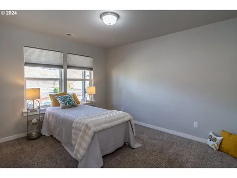 977 Forest Heights Street Sutherlin OR 97479