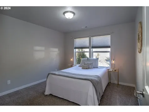 977 Forest Heights Street Sutherlin OR 97479