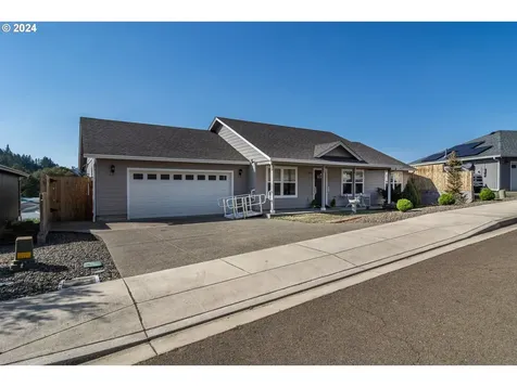 977 Forest Heights Street Sutherlin OR 97479