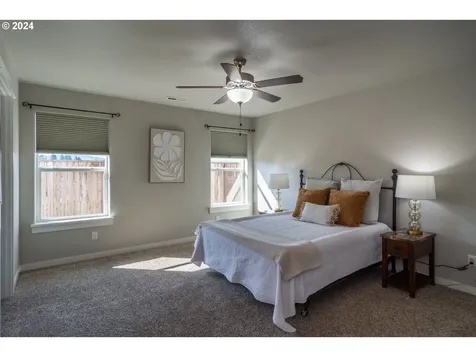 977 Forest Heights Street Sutherlin OR 97479