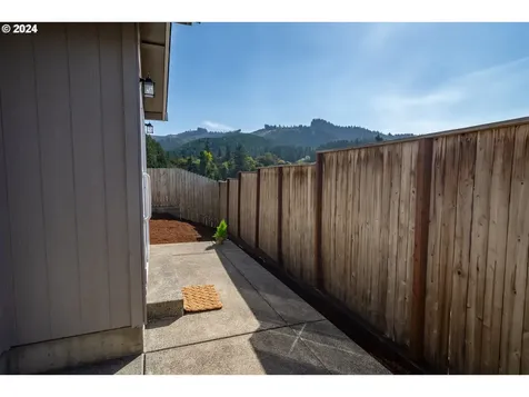 977 Forest Heights Street Sutherlin OR 97479