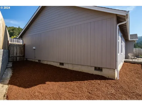 977 Forest Heights Street Sutherlin OR 97479