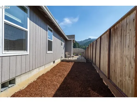 977 Forest Heights Street Sutherlin OR 97479