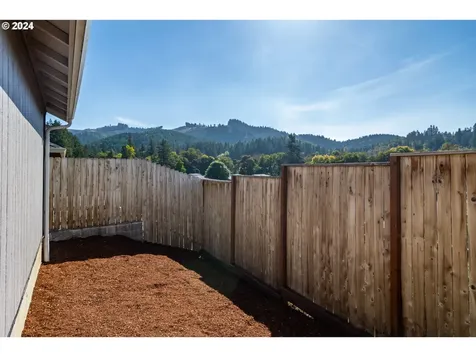 977 Forest Heights Street Sutherlin OR 97479