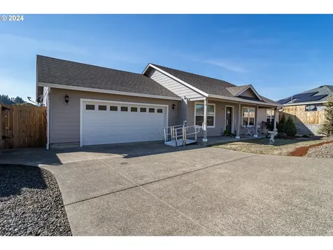 977 Forest Heights Street Sutherlin OR 97479