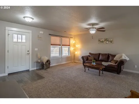 977 Forest Heights Street Sutherlin OR 97479