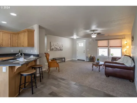977 Forest Heights Street Sutherlin OR 97479