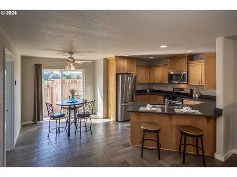 977 Forest Heights Street Sutherlin OR 97479