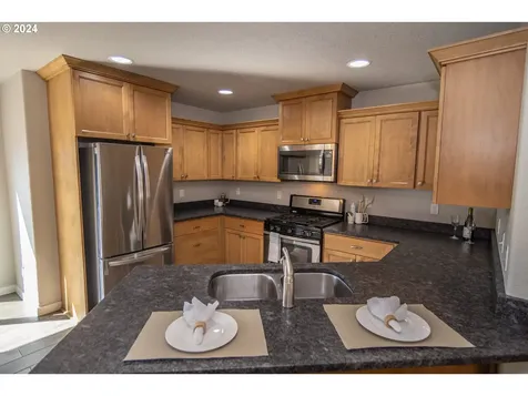 977 Forest Heights Street Sutherlin OR 97479