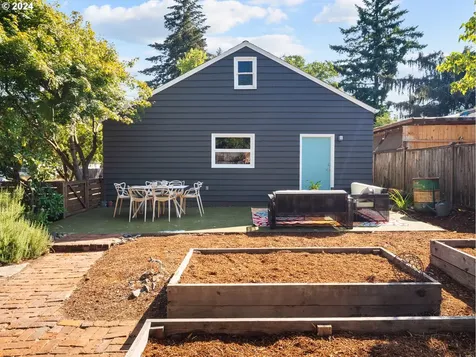 3836 Ne Emerson Street Portland OR 97211