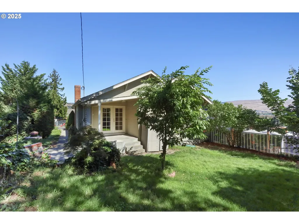 1214 Garrison Street The Dalles OR 97058