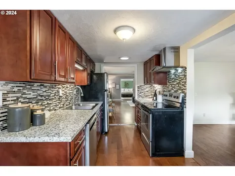13519 Se Harrison Court Portland OR 97233