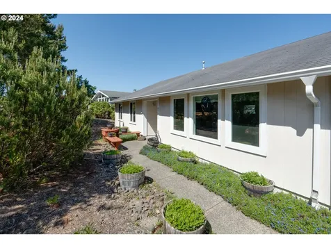 89659 Sea Breeze Drive Warrenton OR 97146