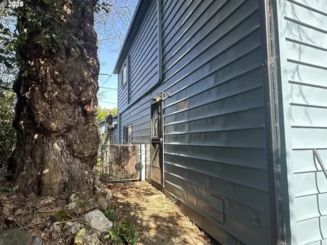 1662 W Catherine Avenue Roseburg OR 97471