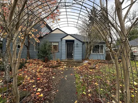 1662 W Catherine Avenue Roseburg OR 97471