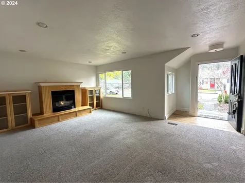 1662 W Catherine Avenue Roseburg OR 97471
