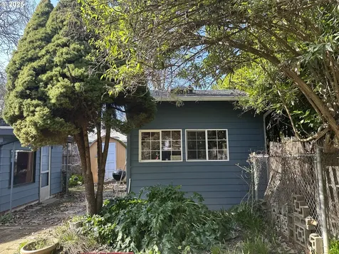 1662 W Catherine Avenue Roseburg OR 97471