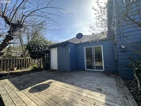 1662 W Catherine Avenue Roseburg OR 97471