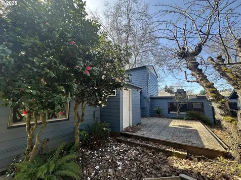 1662 W Catherine Avenue Roseburg OR 97471