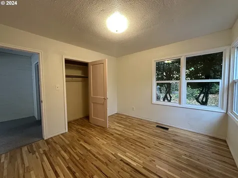 1662 W Catherine Avenue Roseburg OR 97471