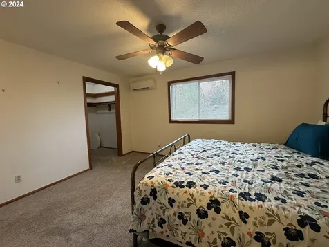 1662 W Catherine Avenue Roseburg OR 97471