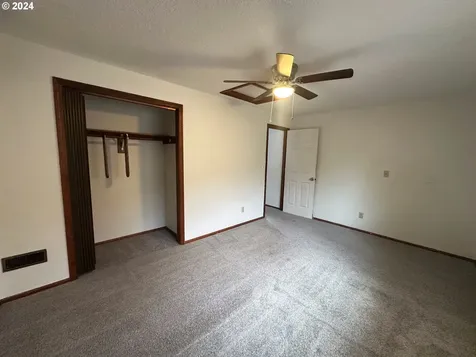 1662 W Catherine Avenue Roseburg OR 97471