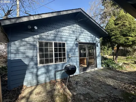 1662 W Catherine Avenue Roseburg OR 97471