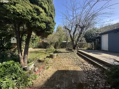 1662 W Catherine Avenue Roseburg OR 97471