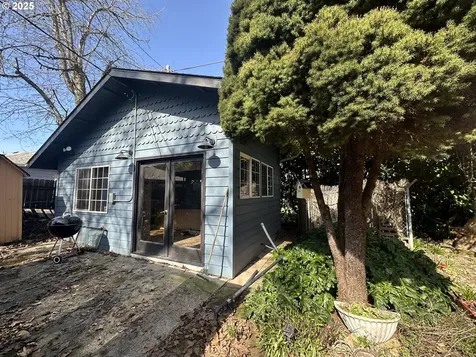 1662 W Catherine Avenue Roseburg OR 97471