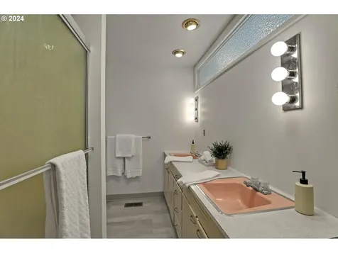 10634 SW 62nd Drive Portland OR 97219
