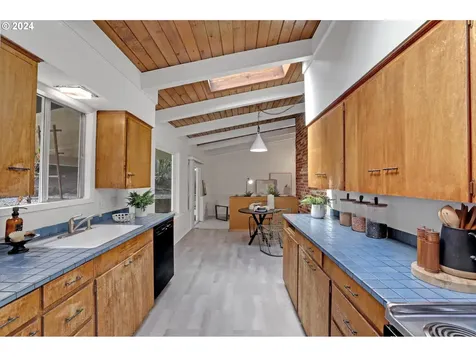 10634 SW 62nd Drive Portland OR 97219