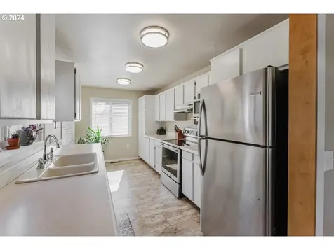 433 W Berdine Street Roseburg OR 97471