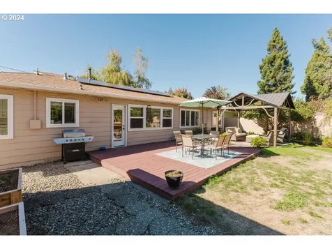433 W Berdine Street Roseburg OR 97471