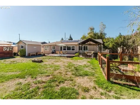 433 W Berdine Street Roseburg OR 97471