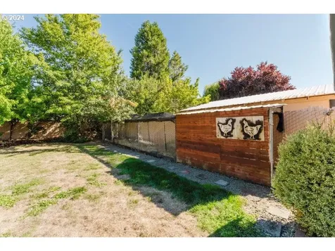 433 W Berdine Street Roseburg OR 97471