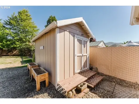 433 W Berdine Street Roseburg OR 97471